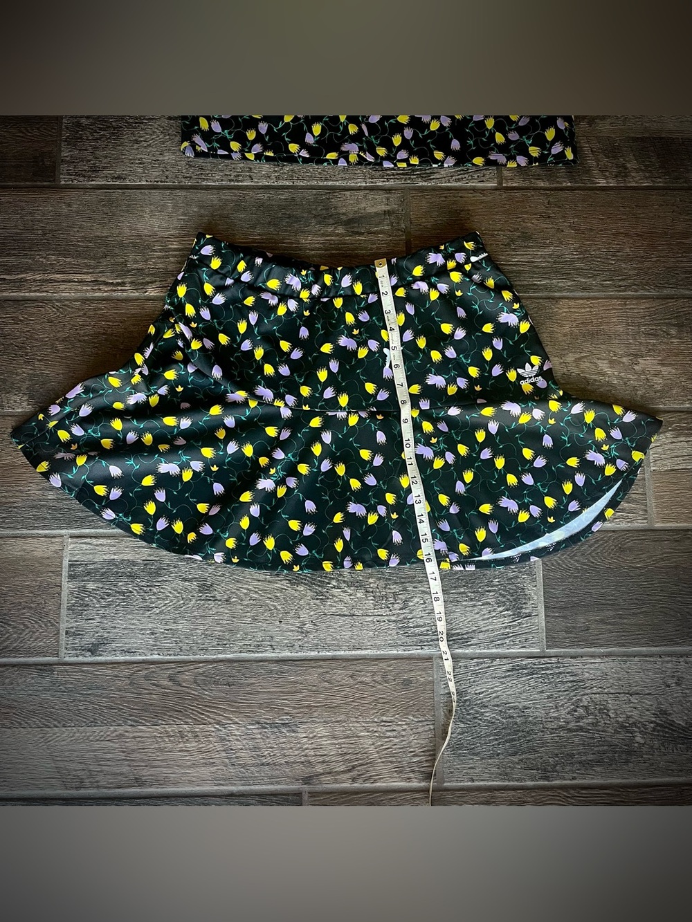 Adidas black lavender & yellow floral AOP skirt and cropped t shirt set L - Picture 6 of 12